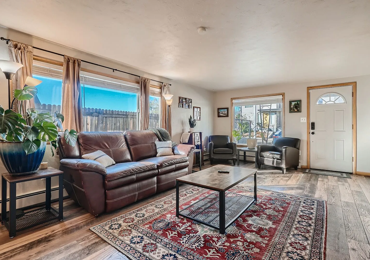 Available Now, Large Yard And Detached 2 Car Garage, Updated Floors And Bath, $0 Deposit Options! — Photo 3