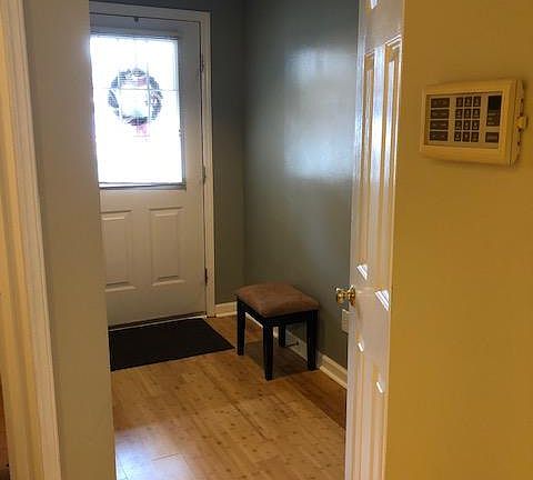 3rd image of 124 Forest Oaks Dr