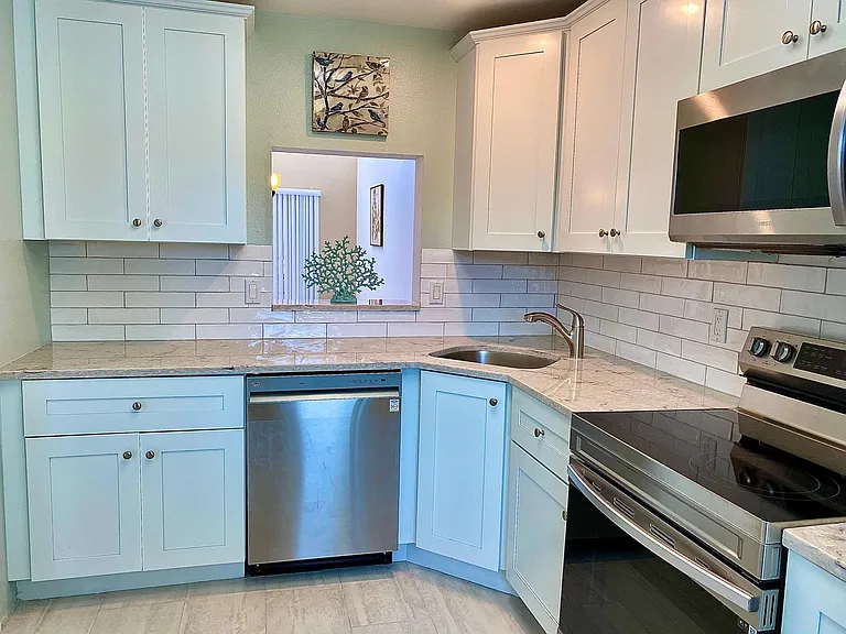 729 Capri Isles Blvd — Photo 3