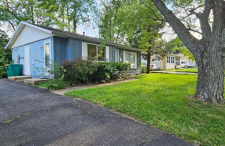 1101 W Madison St — Photo 1