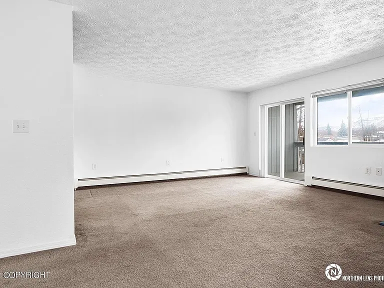 528 State St — Photo 3