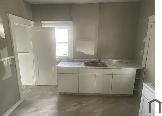 3 bed, 1056 sqft, $1,795 — Photo 4
