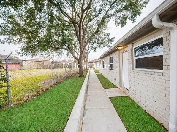 5042 Mallow St #B, Houston, TX 77033