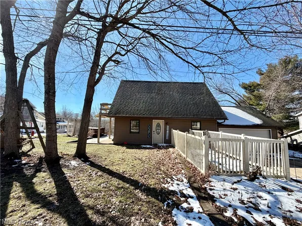 274 Rustic Rook Rd, Chippewa Lake, OH 44215