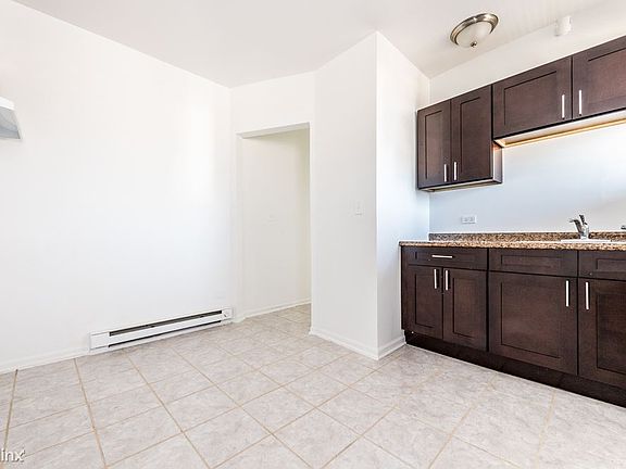 5100 W Monroe Apartments Chicago Kitchen-2