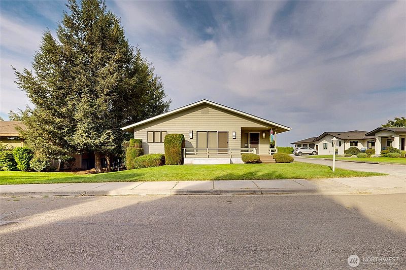 2nd image of 2441 Country Club Road