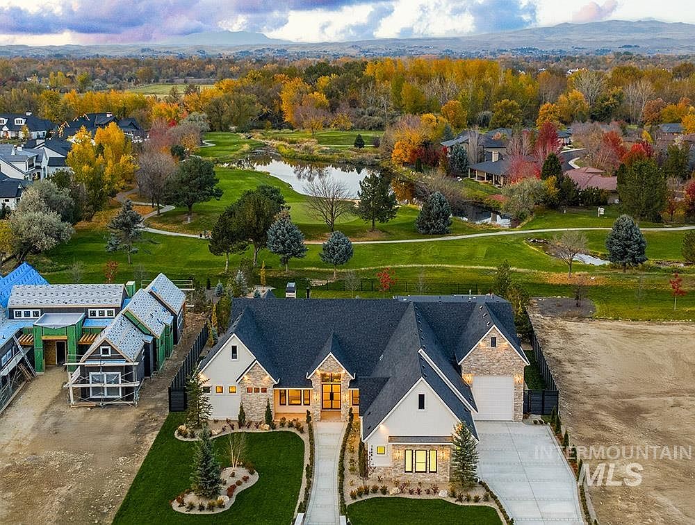 1948 W Oakhampton Dr