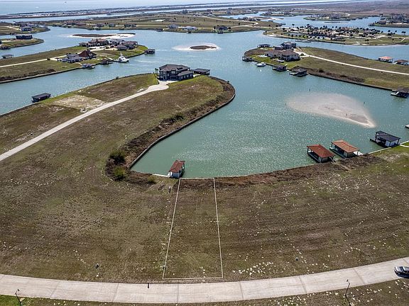 3rd image of 296 E Lago Loop Rd