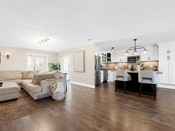 4th image of 10540 NW 37th Court