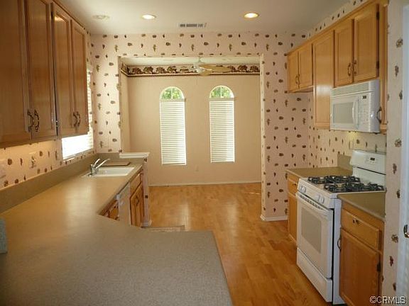 4th image of 28169 Glenside Ct