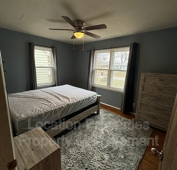 1418 W 22nd Ter — Photo 5