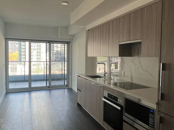 1 Concord Cityplace Way #501, Toronto, ON M5V 3V4