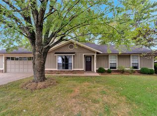 2496 N East Oaks Dr, Fayetteville, AR 72703