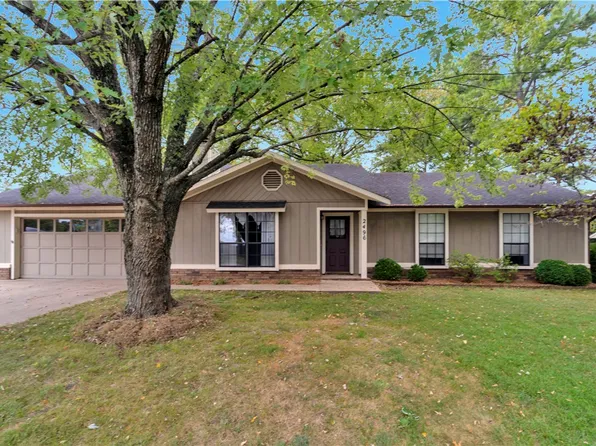 2496 N East Oaks Dr, Fayetteville, AR 72703