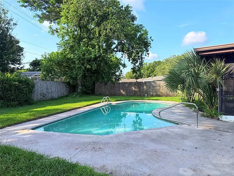 912 Carvell Dr — Photo 19