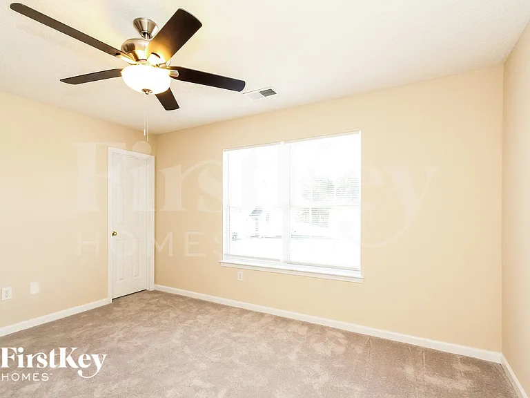 802 Almora Dr — Photo 9