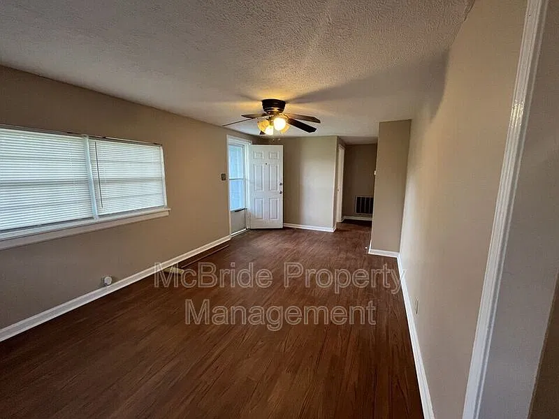 2 bed, 1.0 bath, 712 sqft, $950 — Photo 3