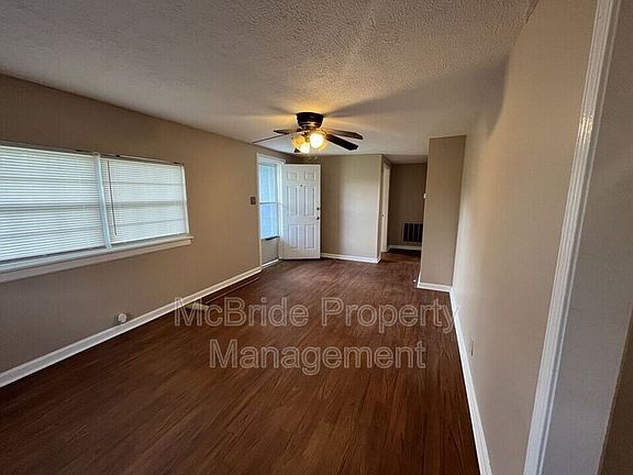 3rd image of 1077 Williston Rd
