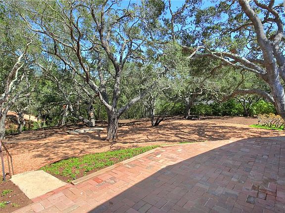 2nd image of 802 Oak Grove Dr