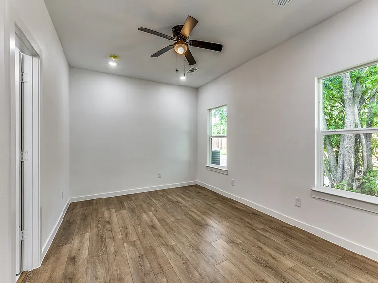 747 N Wilhite St — Photo 14