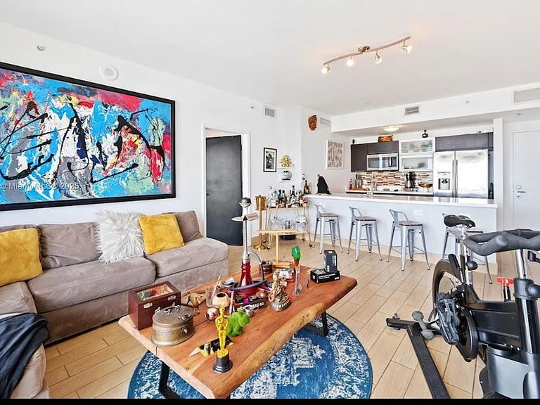90 SW 3rd St #2406 — Photo 7
