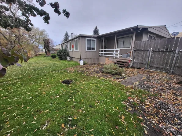 1689 Pataha St, Pomeroy, WA 99347
