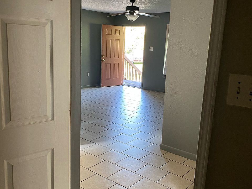 entryway/ hallway