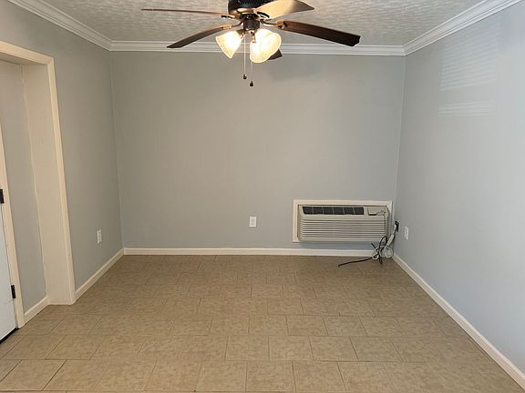 3rd image of 949 Chadwick Dr APT 1