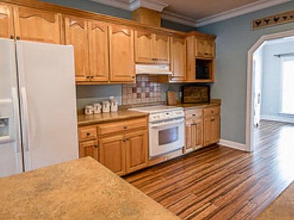 5th image of 253 Lakeview Cir