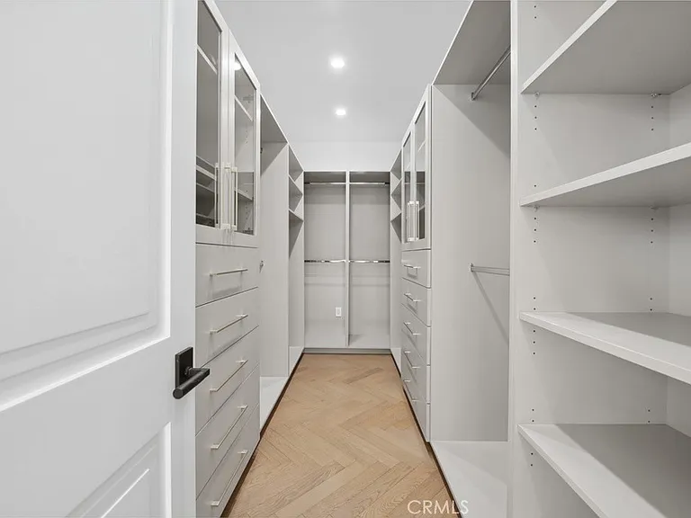 4539 Longridge Ave — Photo 19