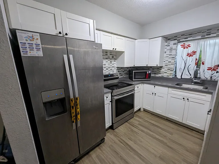 15780 NE 15th Ave — Photo 5