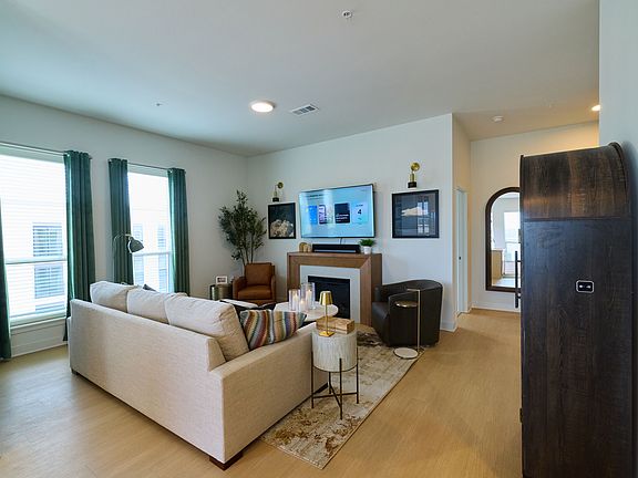 3rd image of 682 E Georgetowne Square Dr #650-108