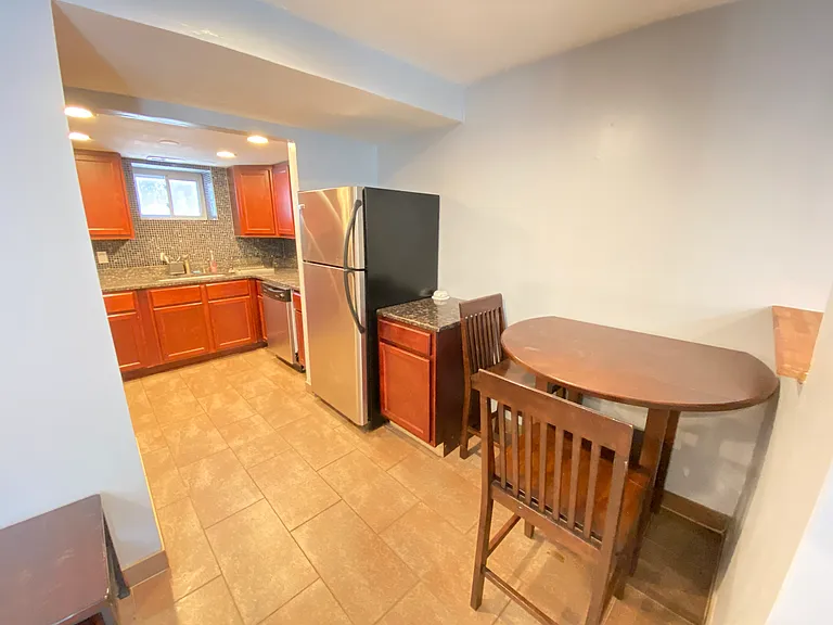 832 S Claremont Ave — Photo 3