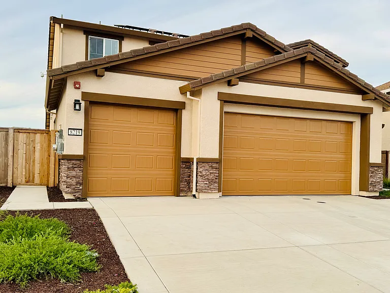 8219 Gonsman Way — Photo 2