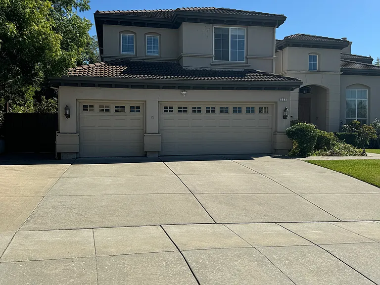 323 Lower Vintners Cir — Photo 1