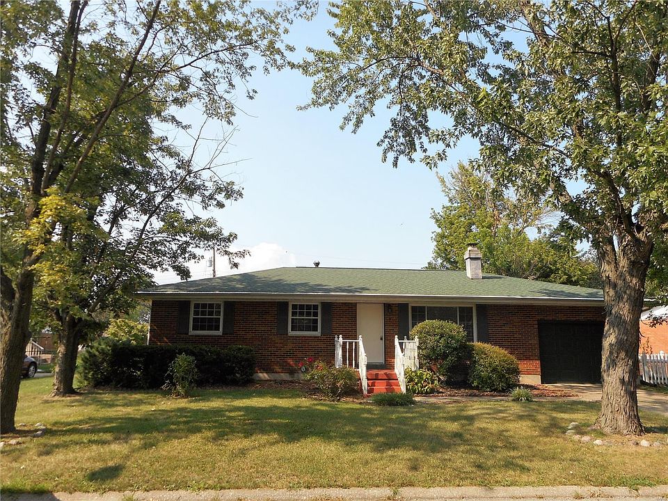 1st image of 7 Lakeview Dr