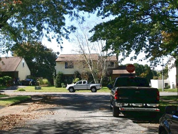 4th image of 615 Oak Ave