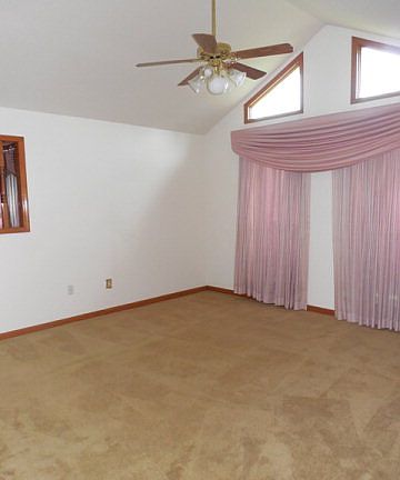 3rd image of 3407 Linderwood Dr