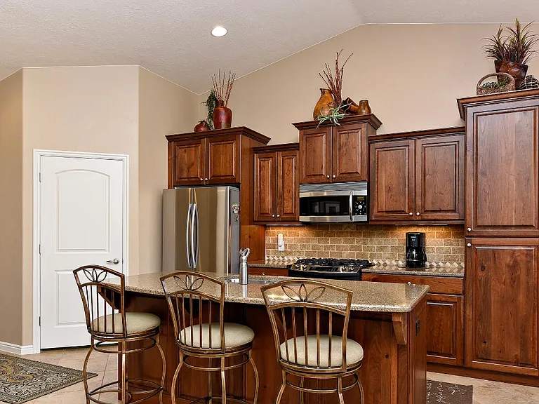1556 W Songbird Dr — Photo 6