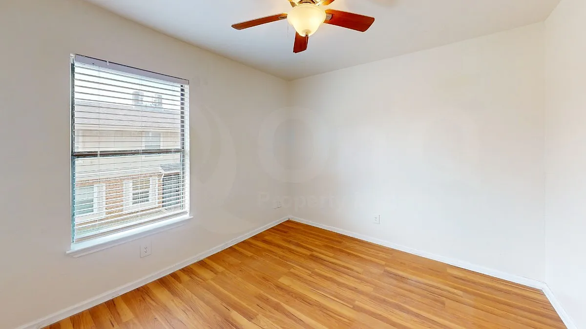 2 bed, 1.5 bath, 780 sqft, $1,299 — Photo 4