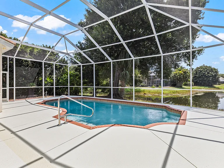 7105 Victoria Cir — Photo 30