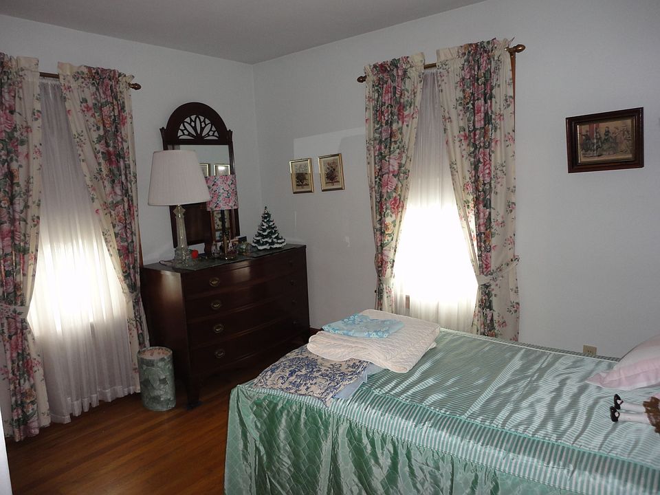 2nd image of 8 Seymour St