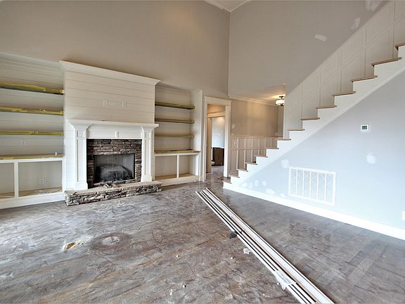 5th image of 415 Huntington Dr #115