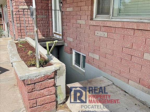 3rd image of 1420 E Elm St