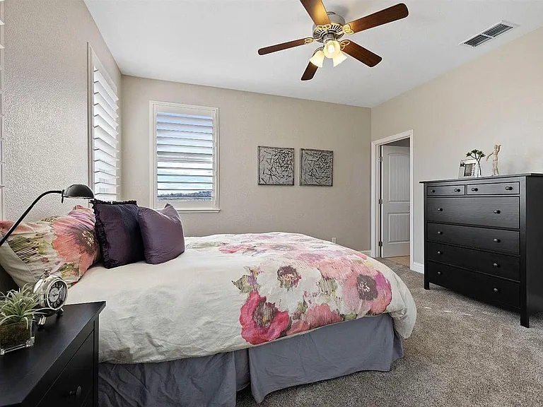 4930 Village Green Dr — Photo 35