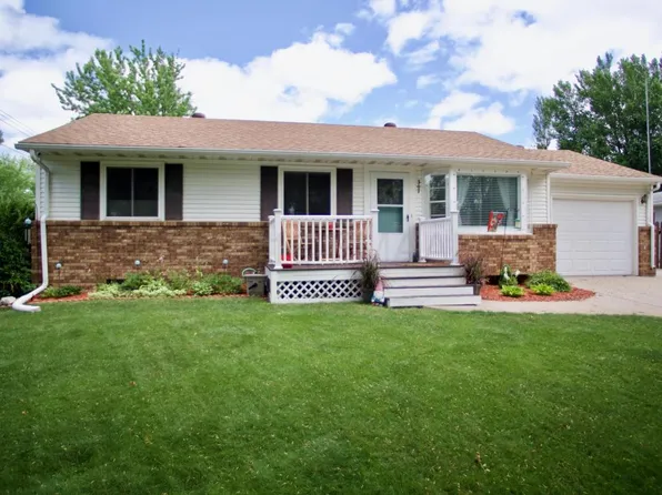 307 Cedar Ln, West Fargo, ND 58078