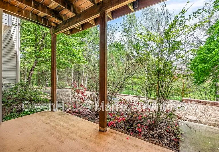 28 Latshaw Dr — Photo 31