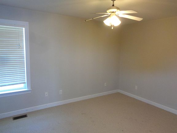 4th image of 36 Red Oak Trl