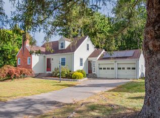 156 Terrys Plain Rd, Simsbury, CT 06070