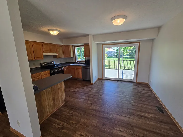 5124 S 78th St — Photo 3